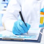 تفسیر آزمایش ادرار | تفسیر کامل برگه آزمایش + علائم غیرطبیعی