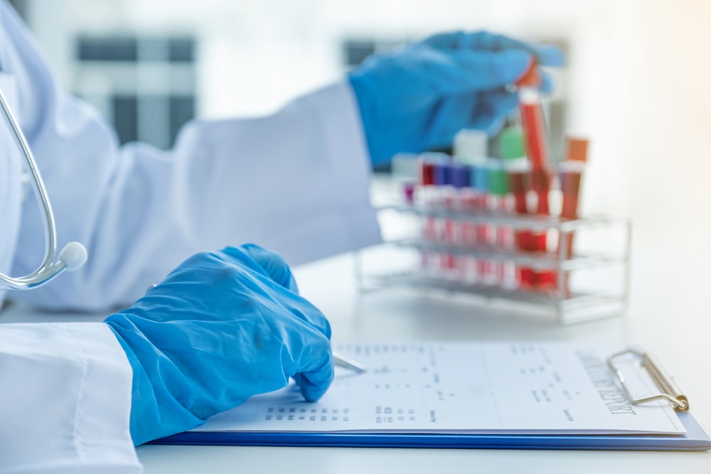 اهمیت انتخاب آزمایشگاه معتبر در دقت نتایج