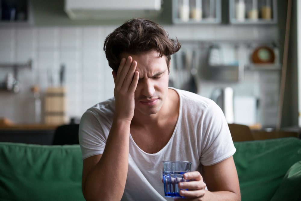 فواید چای نعناع : درمان موقت سردرد و میگرن