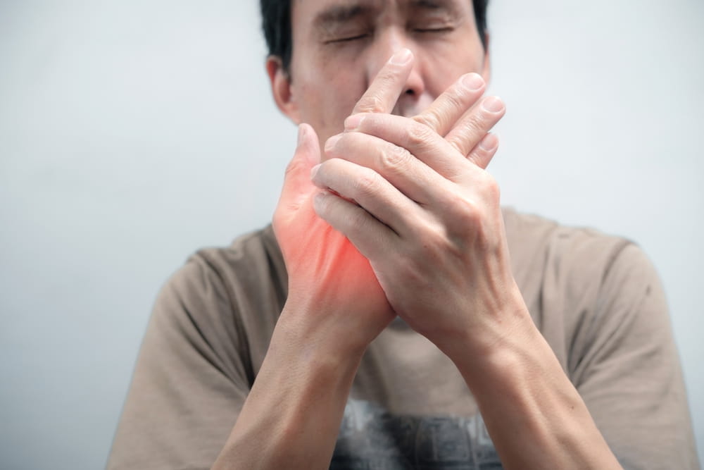 چه زمانی باید برای درد مفاصل به پزشک مراجعه کرد؟