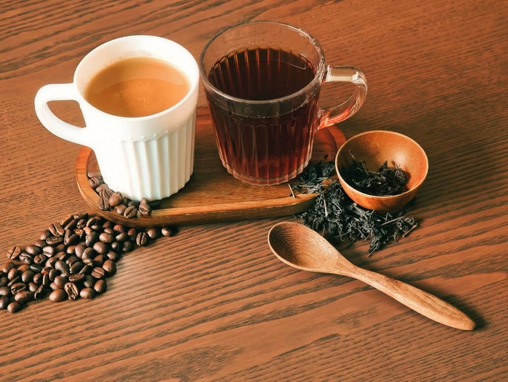 چای سبز در برابر قهوه کدام مؤثرتر است؟